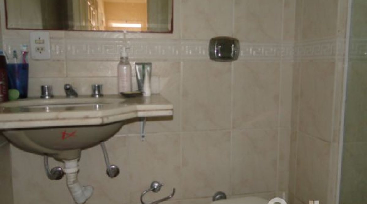 Casa à venda com 219m², 3 dormitórios, 1 suíte, 3 vagas, no bairro Jardim Isabel em Porto Alegre