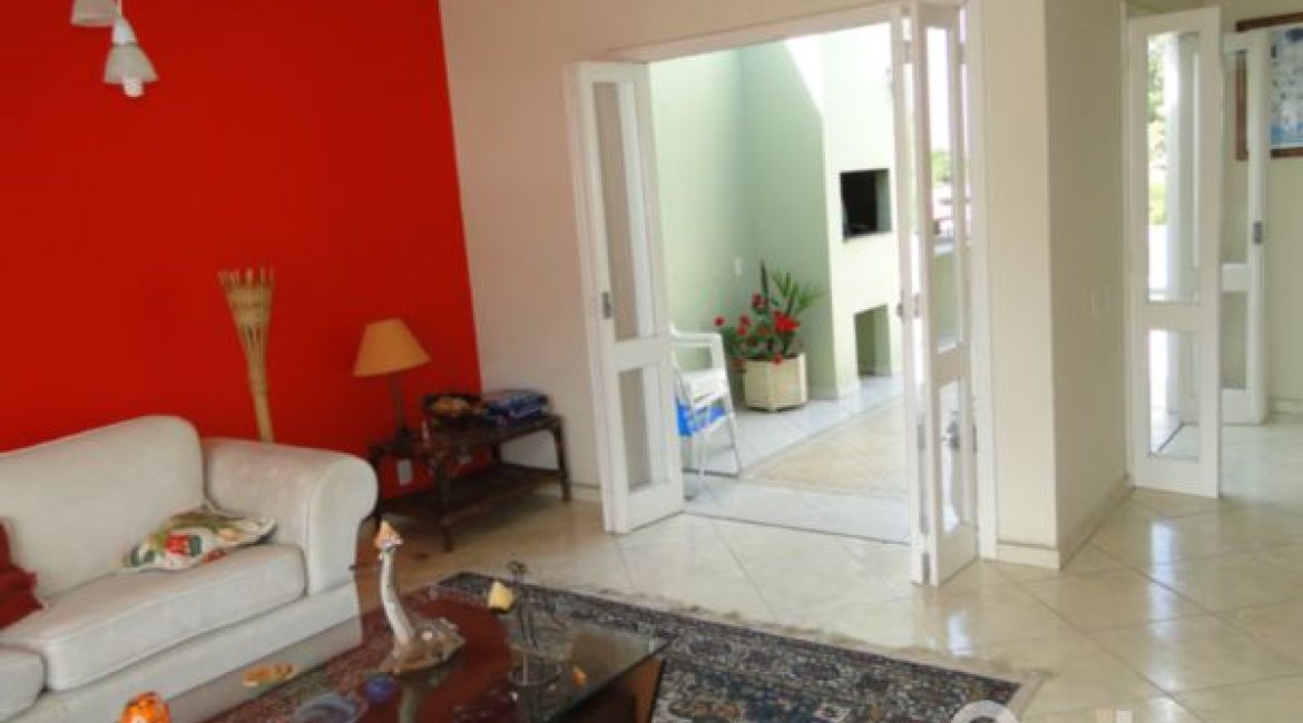 Casa à venda com 219m², 3 dormitórios, 1 suíte, 3 vagas, no bairro Jardim Isabel em Porto Alegre