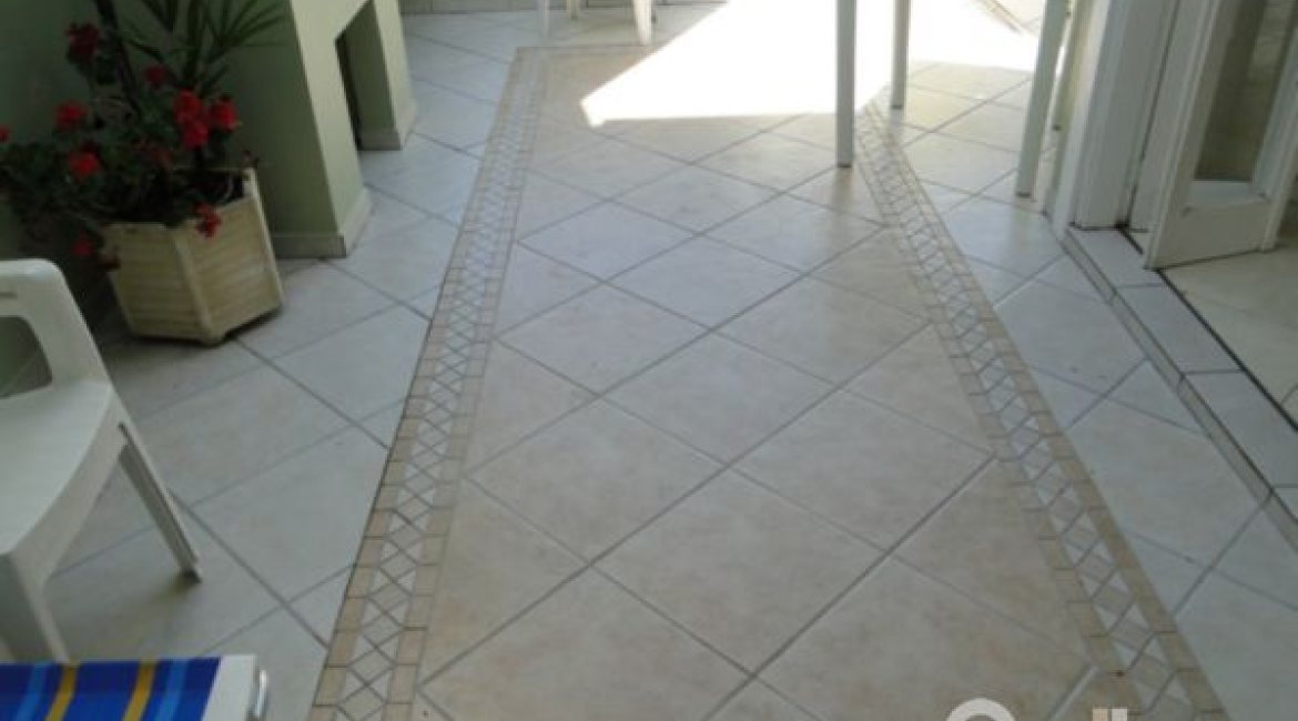 Casa à venda com 219m², 3 dormitórios, 1 suíte, 3 vagas, no bairro Jardim Isabel em Porto Alegre