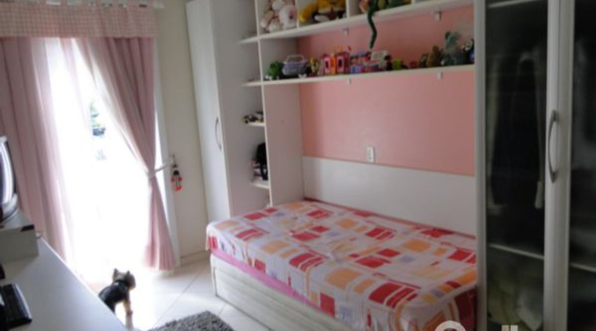 Casa à venda com 219m², 3 dormitórios, 1 suíte, 3 vagas, no bairro Jardim Isabel em Porto Alegre