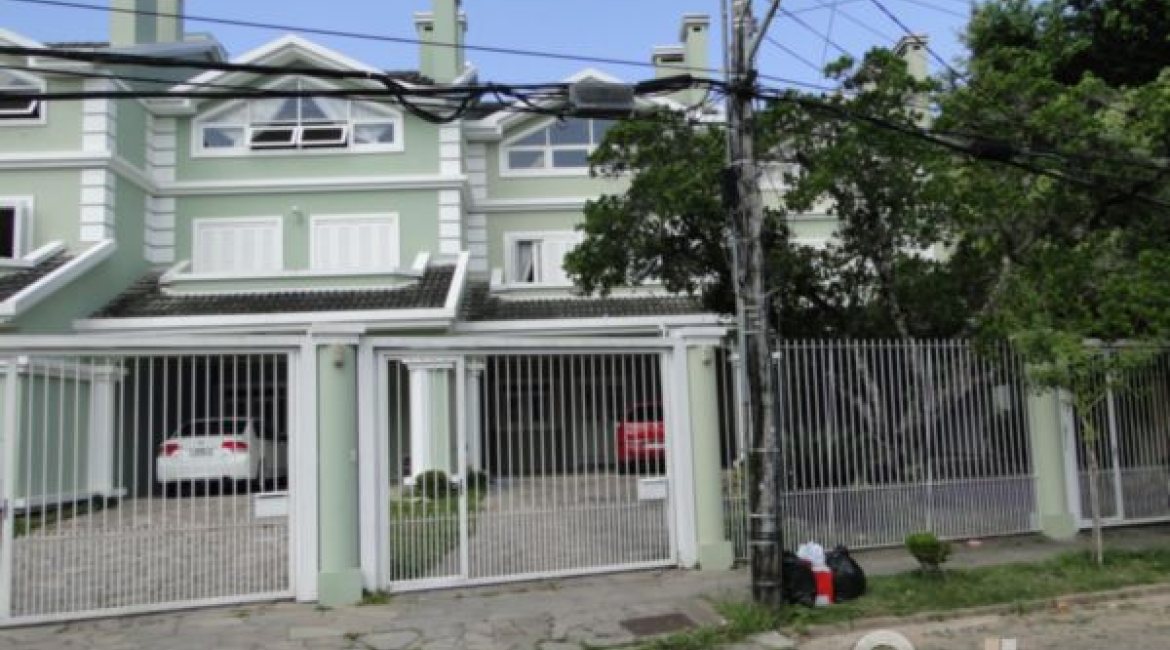 Casa à venda com 219m², 3 dormitórios, 1 suíte, 3 vagas, no bairro Jardim Isabel em Porto Alegre