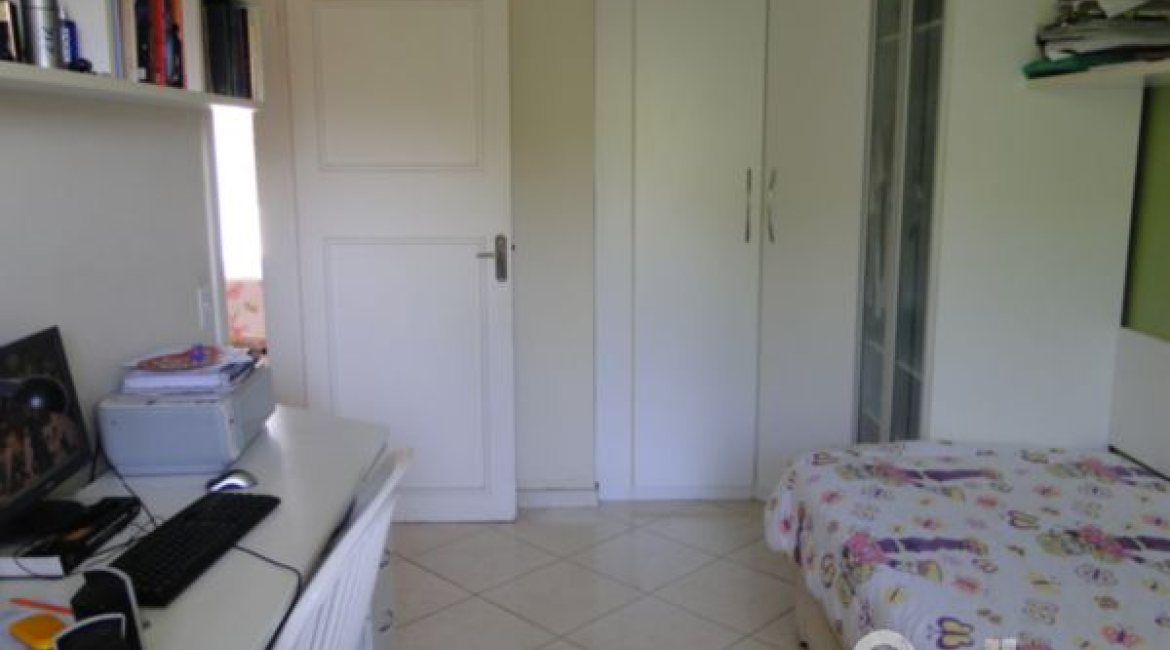 Casa à venda com 219m², 3 dormitórios, 1 suíte, 3 vagas, no bairro Jardim Isabel em Porto Alegre