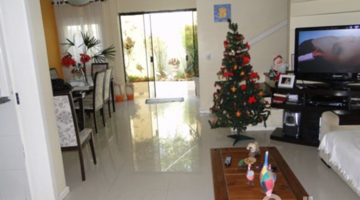 Casa à venda com 219m², 3 dormitórios, 1 suíte, 3 vagas, no bairro Jardim Isabel em Porto Alegre