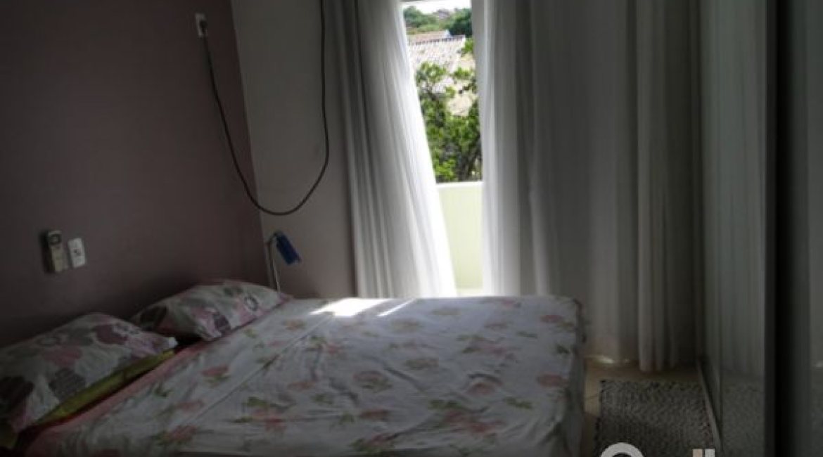 Casa à venda com 219m², 3 dormitórios, 1 suíte, 3 vagas, no bairro Jardim Isabel em Porto Alegre