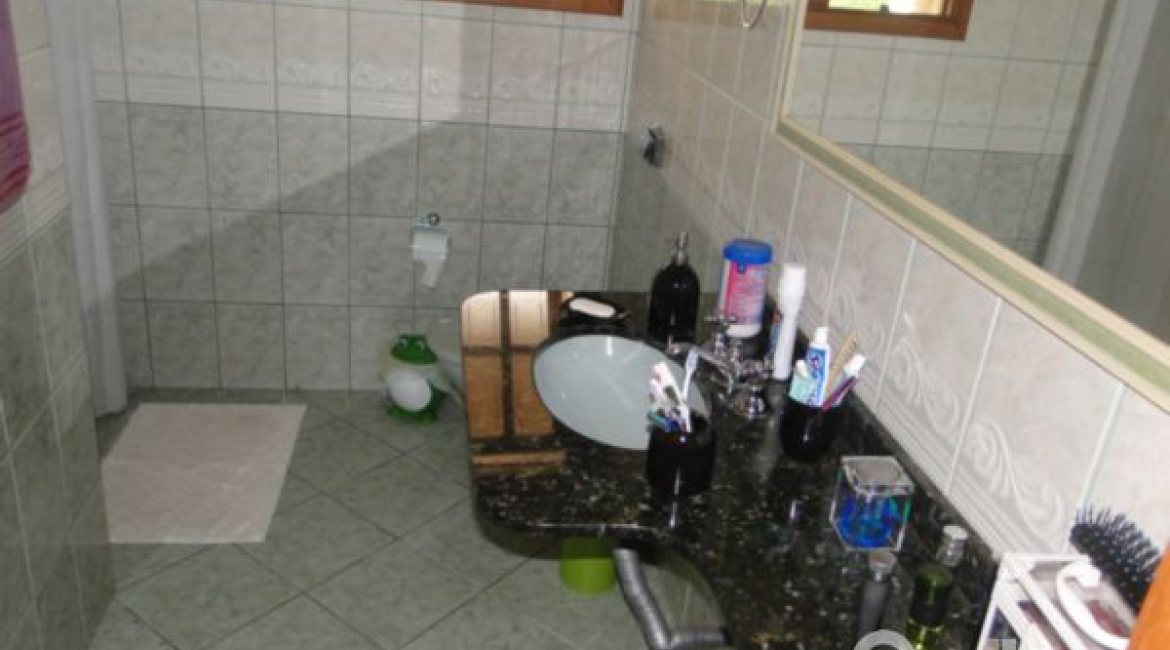 Casa à venda com 386m², 3 dormitórios, 1 suíte, 3 vagas, no bairro Tristeza em Porto Alegre