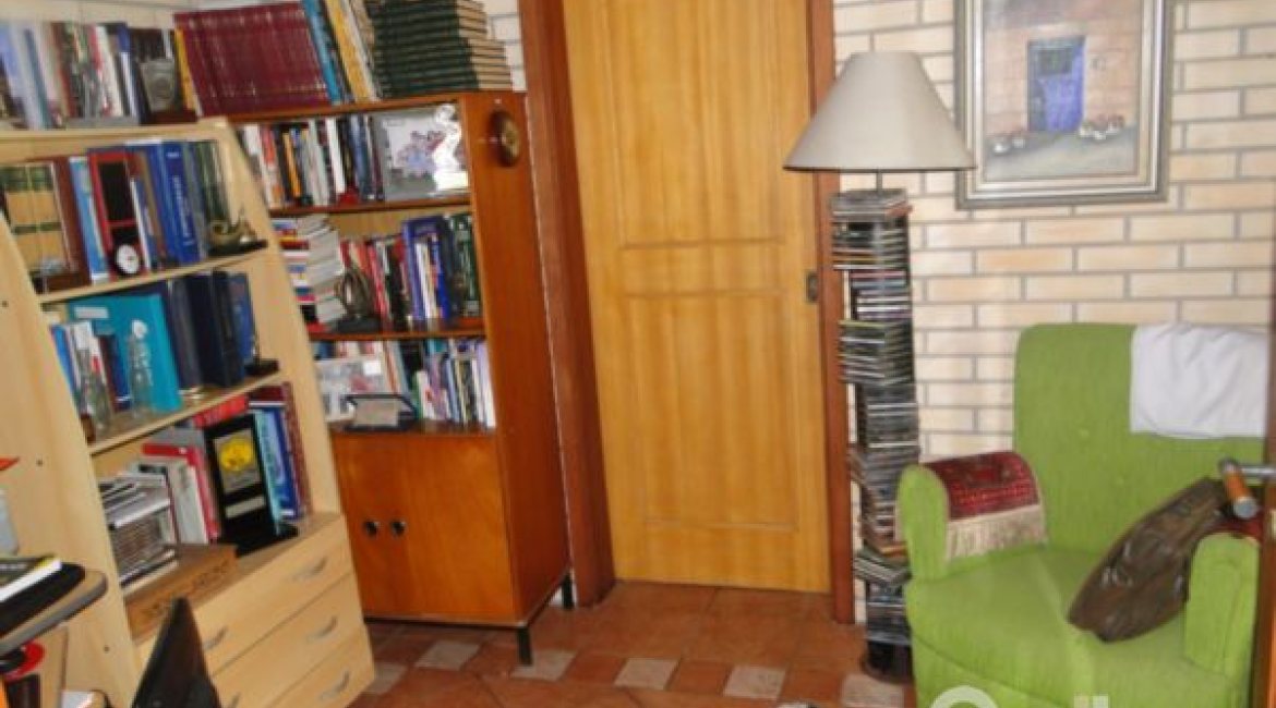 Casa à venda com 386m², 3 dormitórios, 1 suíte, 3 vagas, no bairro Tristeza em Porto Alegre