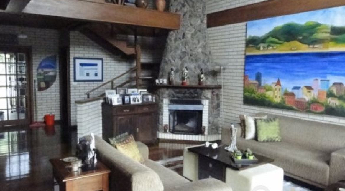 Casa à venda com 386m², 3 dormitórios, 1 suíte, 3 vagas, no bairro Tristeza em Porto Alegre