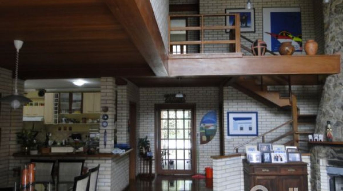 Casa à venda com 386m², 3 dormitórios, 1 suíte, 3 vagas, no bairro Tristeza em Porto Alegre