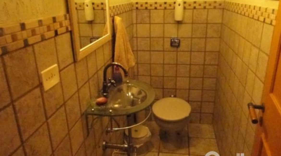 Casa à venda com 386m², 3 dormitórios, 1 suíte, 3 vagas, no bairro Tristeza em Porto Alegre