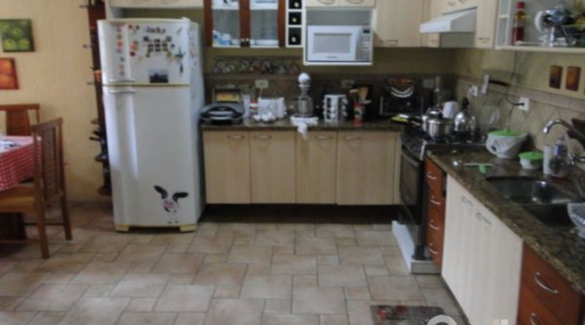 Casa à venda com 386m², 3 dormitórios, 1 suíte, 3 vagas, no bairro Tristeza em Porto Alegre