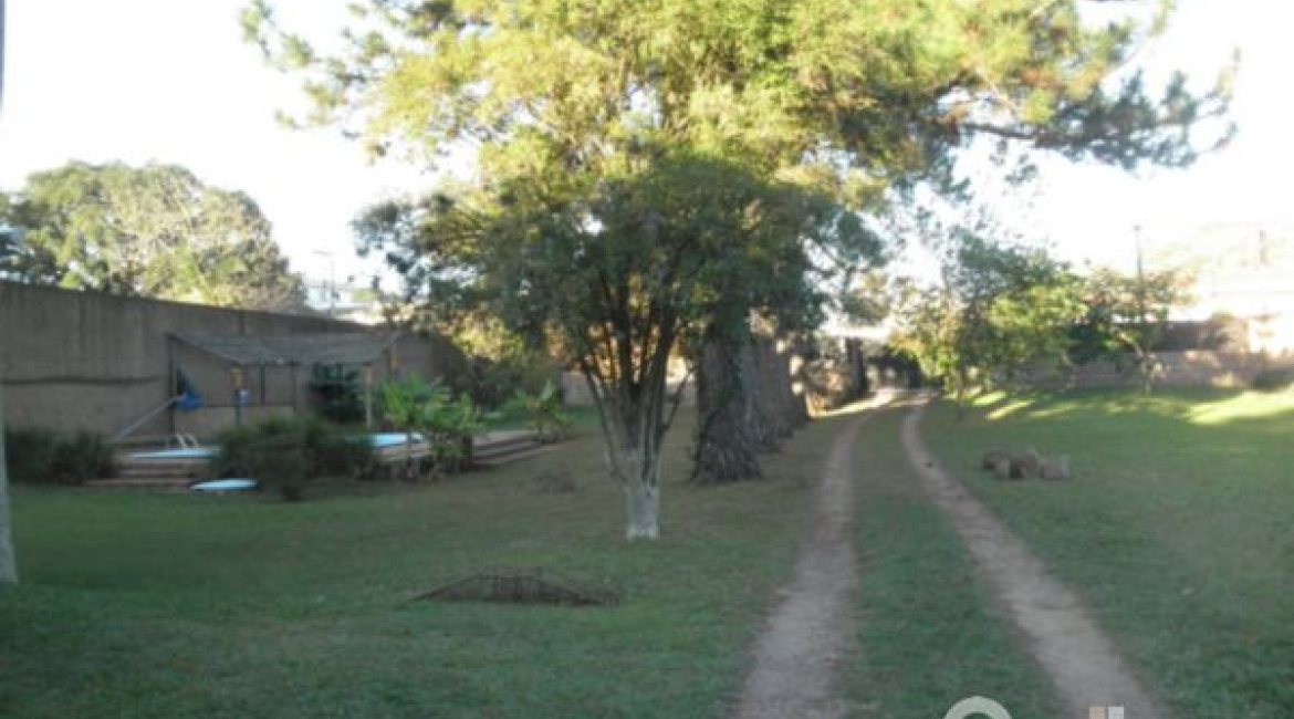 Terreno à venda, no bairro Guarujá em Porto Alegre