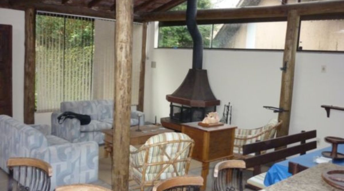 Casa à venda com 300m², 3 dormitórios, 1 suíte, 3 vagas, no bairro Vila Conceição em Porto Alegre