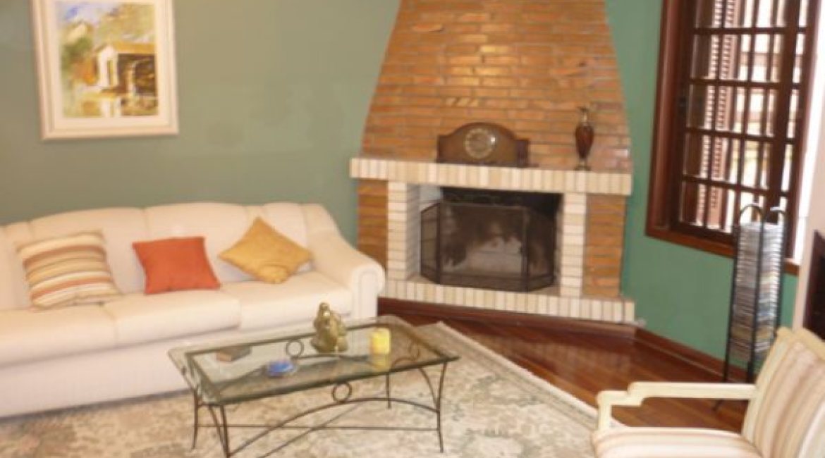 Casa à venda com 300m², 3 dormitórios, 1 suíte, 3 vagas, no bairro Vila Conceição em Porto Alegre