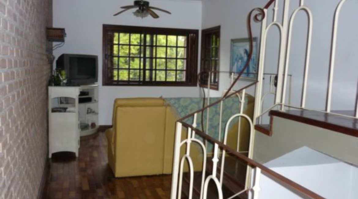 Casa à venda com 300m², 3 dormitórios, 1 suíte, 3 vagas, no bairro Vila Conceição em Porto Alegre