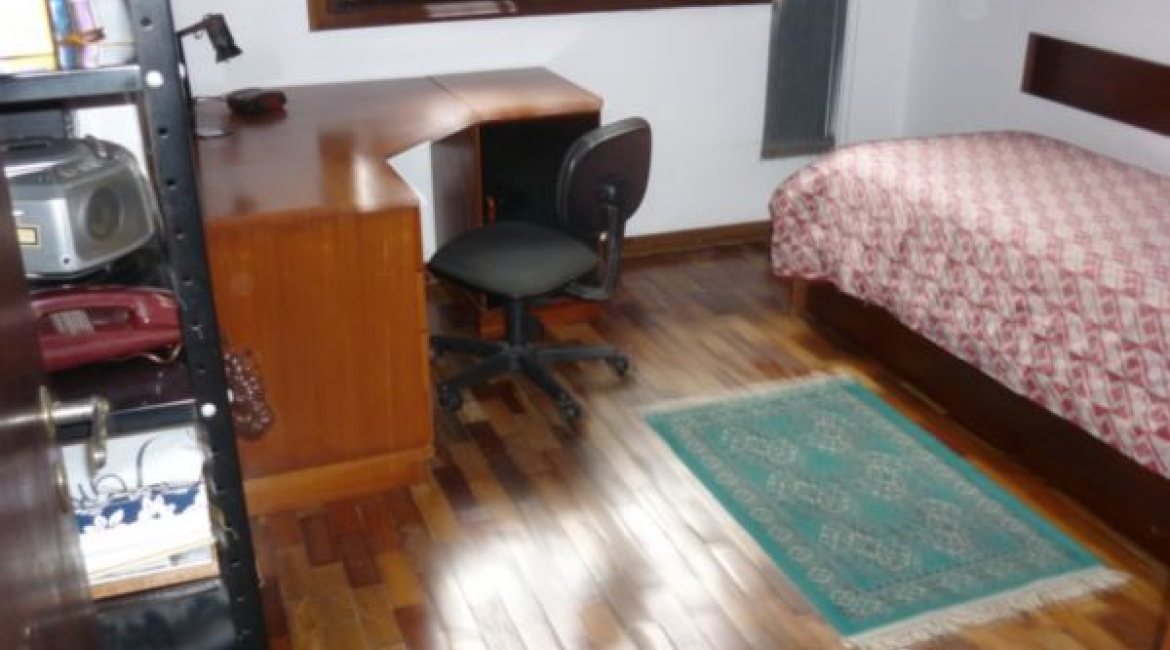 Casa à venda com 300m², 3 dormitórios, 1 suíte, 3 vagas, no bairro Vila Conceição em Porto Alegre