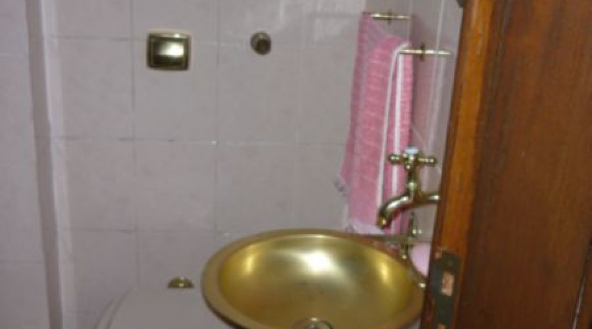 Casa à venda com 300m², 3 dormitórios, 1 suíte, 3 vagas, no bairro Vila Conceição em Porto Alegre