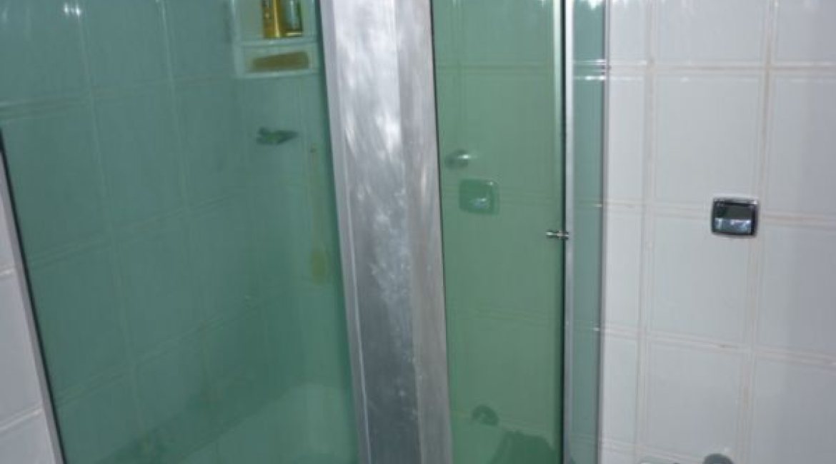 Casa à venda com 300m², 3 dormitórios, 1 suíte, 3 vagas, no bairro Vila Conceição em Porto Alegre