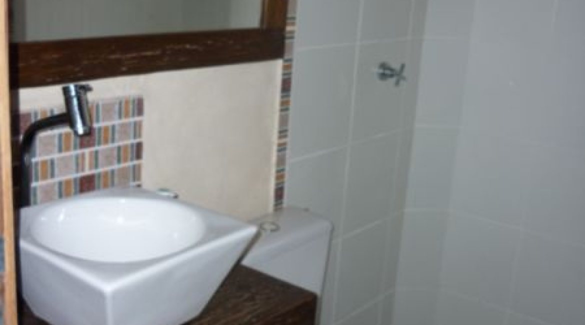 Casa à venda com 300m², 3 dormitórios, 1 suíte, 3 vagas, no bairro Vila Conceição em Porto Alegre