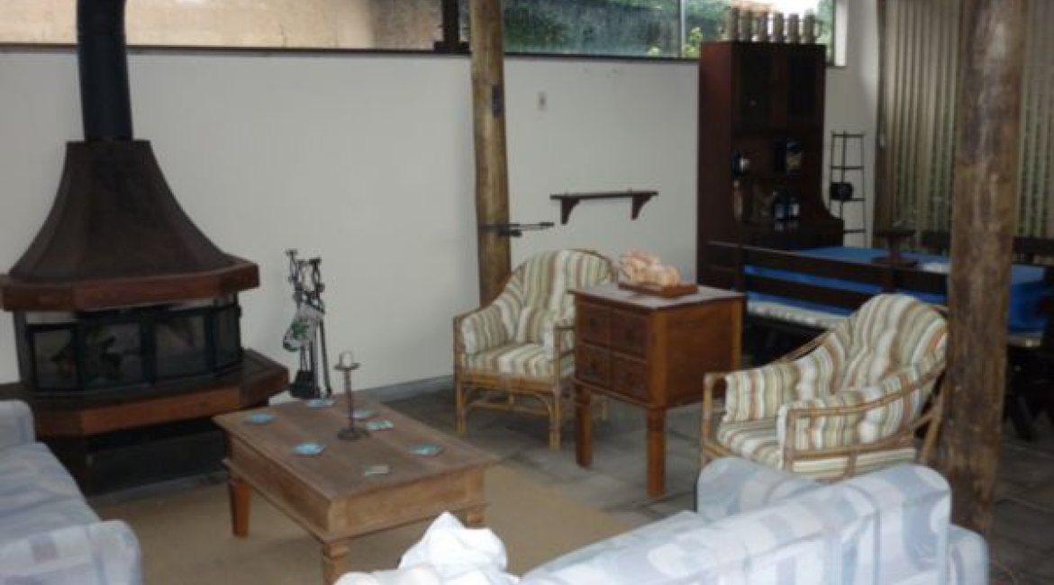 Casa à venda com 300m², 3 dormitórios, 1 suíte, 3 vagas, no bairro Vila Conceição em Porto Alegre