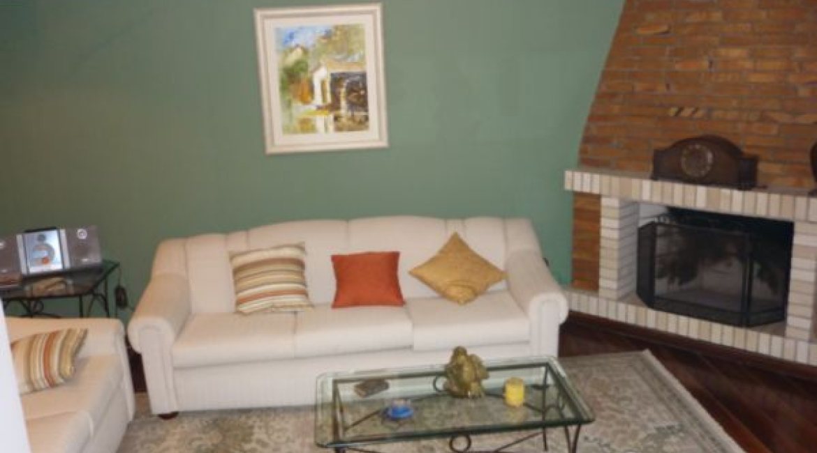 Casa à venda com 300m², 3 dormitórios, 1 suíte, 3 vagas, no bairro Vila Conceição em Porto Alegre