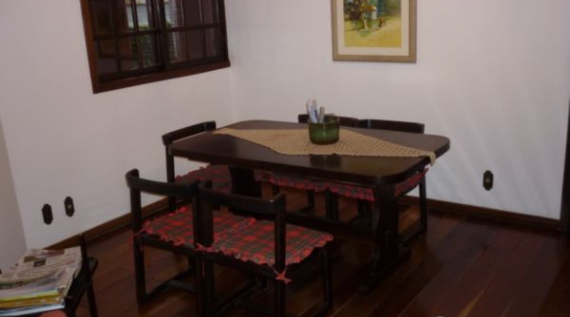 Casa à venda com 300m², 3 dormitórios, 1 suíte, 3 vagas, no bairro Vila Conceição em Porto Alegre