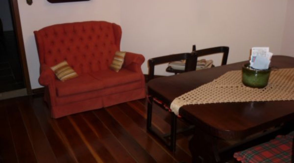 Casa à venda com 300m², 3 dormitórios, 1 suíte, 3 vagas, no bairro Vila Conceição em Porto Alegre