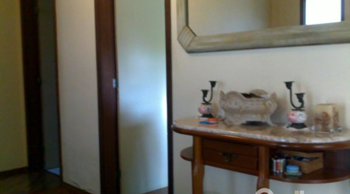 Casa à venda com 219m², 3 dormitórios, 1 suíte, 3 vagas, no bairro Tristeza em Porto Alegre