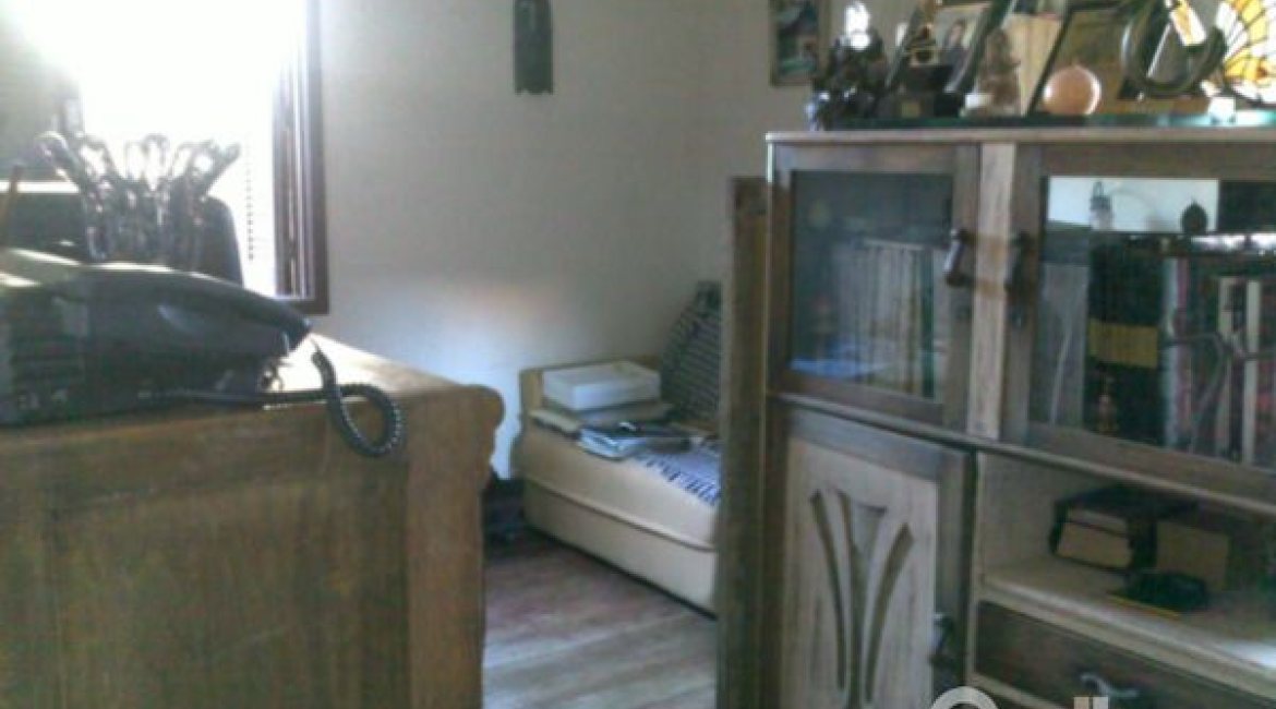 Casa à venda com 219m², 3 dormitórios, 1 suíte, 3 vagas, no bairro Tristeza em Porto Alegre