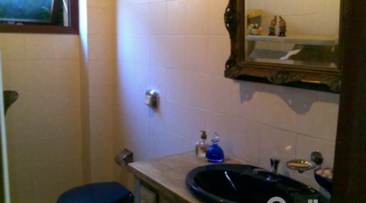 Casa à venda com 219m², 3 dormitórios, 1 suíte, 3 vagas, no bairro Tristeza em Porto Alegre