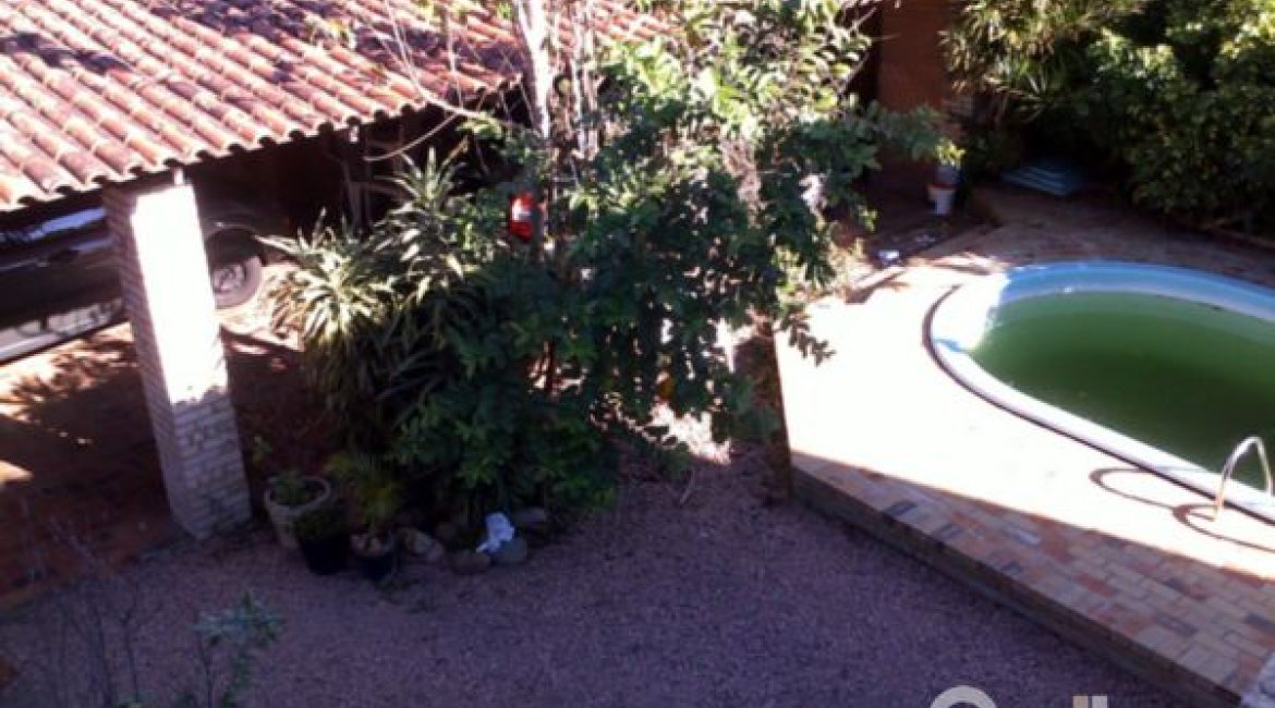 Casa à venda com 219m², 3 dormitórios, 1 suíte, 3 vagas, no bairro Tristeza em Porto Alegre