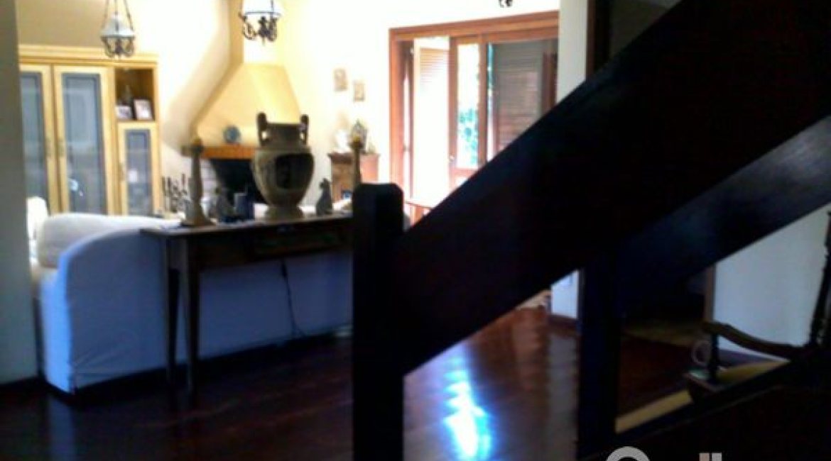 Casa à venda com 219m², 3 dormitórios, 1 suíte, 3 vagas, no bairro Tristeza em Porto Alegre