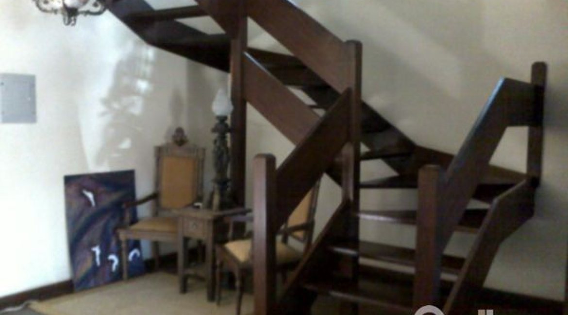 Casa à venda com 219m², 3 dormitórios, 1 suíte, 3 vagas, no bairro Tristeza em Porto Alegre