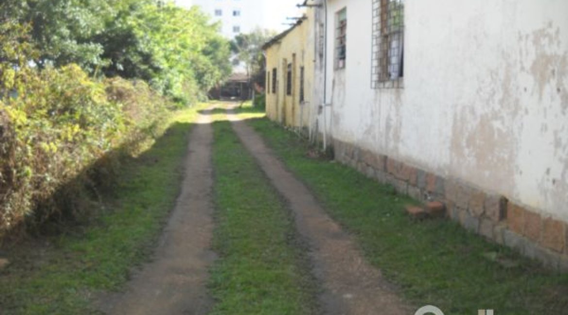 Terreno à venda, no bairro Camaquã em Porto Alegre