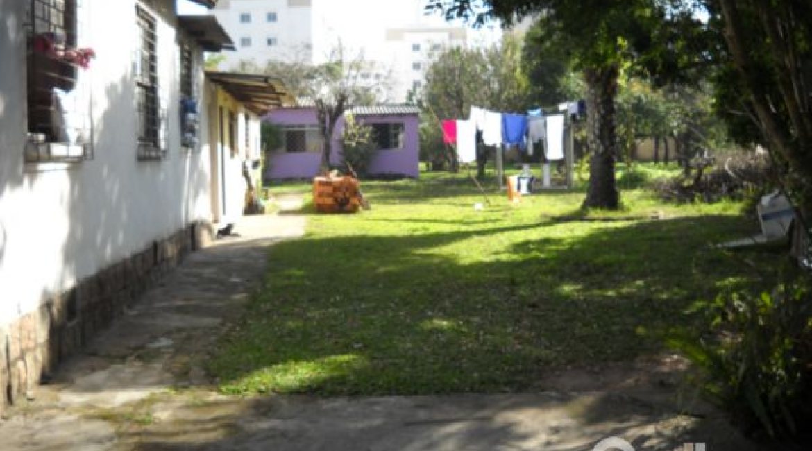 Terreno à venda, no bairro Camaquã em Porto Alegre