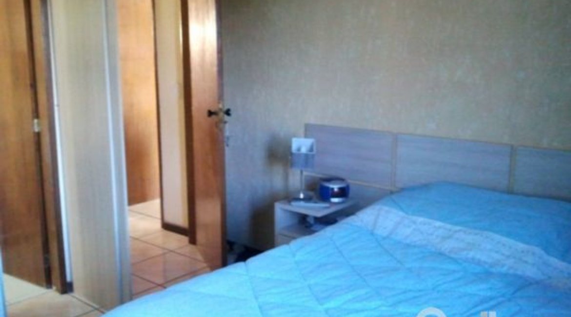 Casa à venda com 220m², 5 dormitórios, 1 suíte, 1 vaga, no bairro Vila Nova em Porto Alegre