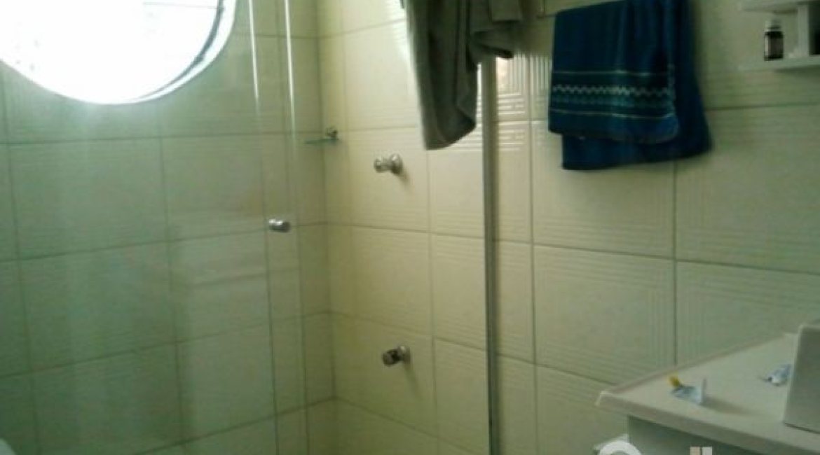 Casa à venda com 220m², 5 dormitórios, 1 suíte, 1 vaga, no bairro Vila Nova em Porto Alegre