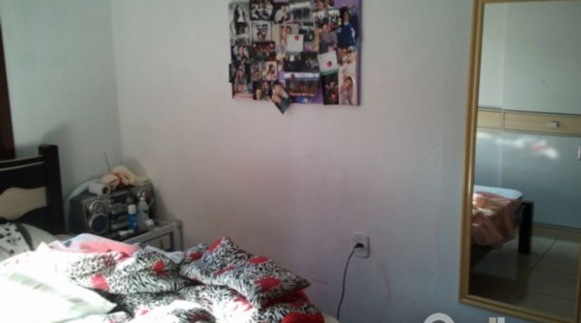 Casa à venda com 220m², 5 dormitórios, 1 suíte, 1 vaga, no bairro Vila Nova em Porto Alegre