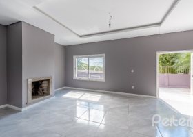 Casa à venda com 300m², 4 dormitórios, 4 suítes, 4 vagas, no bairro Vila Assunção em Porto Alegre