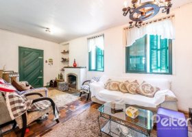 Casa à venda com 200m², 3 dormitórios, 2 vagas, no bairro Vila Assunção em Porto Alegre