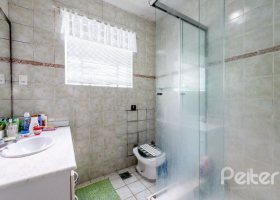 Casa à venda com 200m², 3 dormitórios, 2 vagas, no bairro Vila Assunção em Porto Alegre