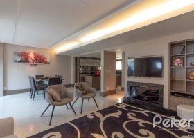 Casa em Condomínio à venda com 307m², 3 dormitórios, 1 suíte, 4 vagas, no bairro Cristal em Porto Alegre