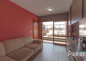 Casa em Condomínio à venda com 307m², 3 dormitórios, 1 suíte, 4 vagas, no bairro Cristal em Porto Alegre
