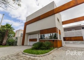 Casa em Condomínio à venda com 155m², 3 dormitórios, 1 suíte, 2 vagas, no bairro Vila Nova em PORTO ALEGRE