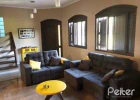 Casa à venda com 159m², 3 dormitórios, 1 suíte, 3 vagas, no bairro Ipanema / Altos Do Ipê em Porto Alegre
