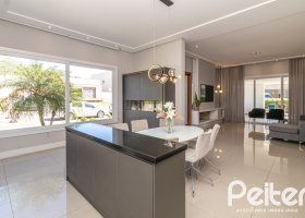 Casa em Condomínio à venda com 240m², 3 dormitórios, 3 suítes, 2 vagas, no bairro Alphaville em Porto Alegre
