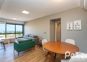 Apartamento à venda com 100m², 3 dormitórios, 1 suíte, 2 vagas, no bairro Cristal em Porto Alegre