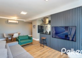 Apartamento à venda com 100m², 3 dormitórios, 1 suíte, 2 vagas, no bairro Cristal em Porto Alegre