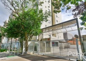 Apartamento à venda com 69m², 2 dormitórios, 1 suíte, 2 vagas, no bairro Tristeza em Porto Alegre