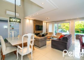 Casa em Condomínio à venda com 220m², 4 dormitórios, 4 suítes, 2 vagas, no bairro Terra Ville em PORTO ALEGRE