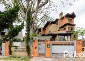 Casa em Condomínio à venda com 273m², 3 dormitórios, 3 suítes, 3 vagas, no bairro Vila Assunção em Porto Alegre